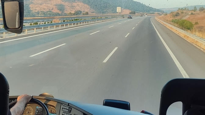 Ben daha uyumadan sabah oldu. Sen hala uyuyor musun?