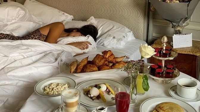 Günaydınn. Pazar günü uyuyamayan kimler var?