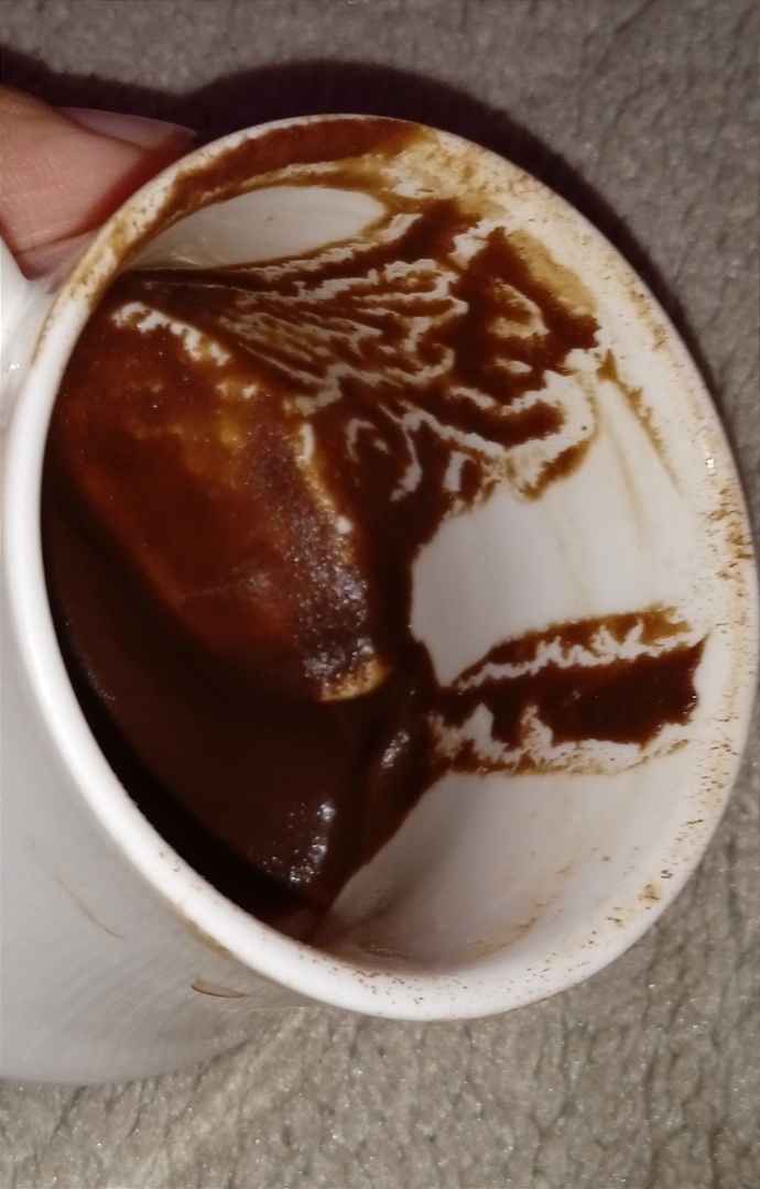 Kahve falima bakmak isteyen var miii?
