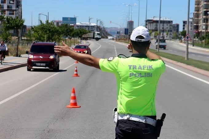 Trafik cezası yememek için hiç polisten kaçtınız mı?
