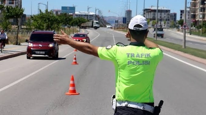 Trafik cezası yememek için hiç polisten kaçtınız mı?