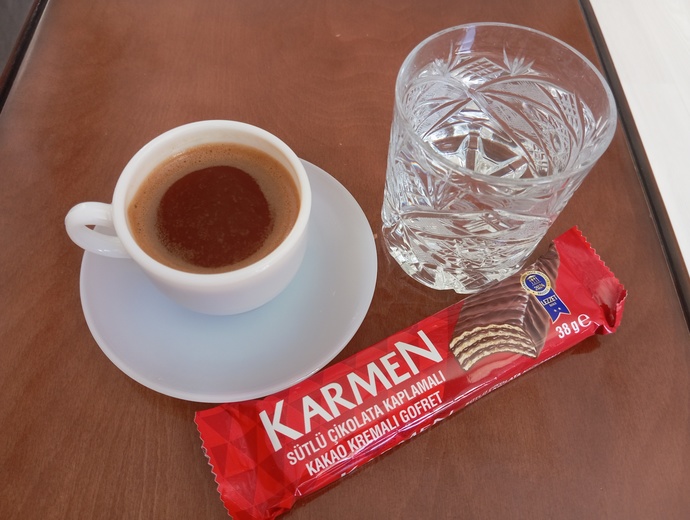 Taze çekilmiş türk kahvesimi? Paketteki türk kahvesimi? bana fark etmiyor. 🙂