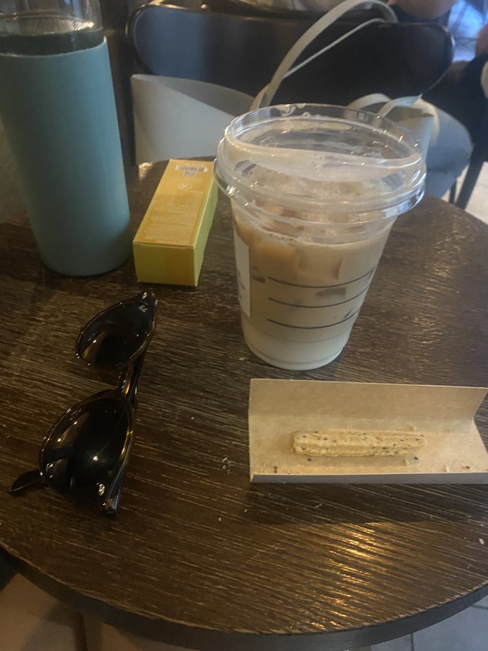 Bazen kendini tek kalan grissini gibi hissedebilirsin ama üzülme her şey geçici hzjxjjsjs