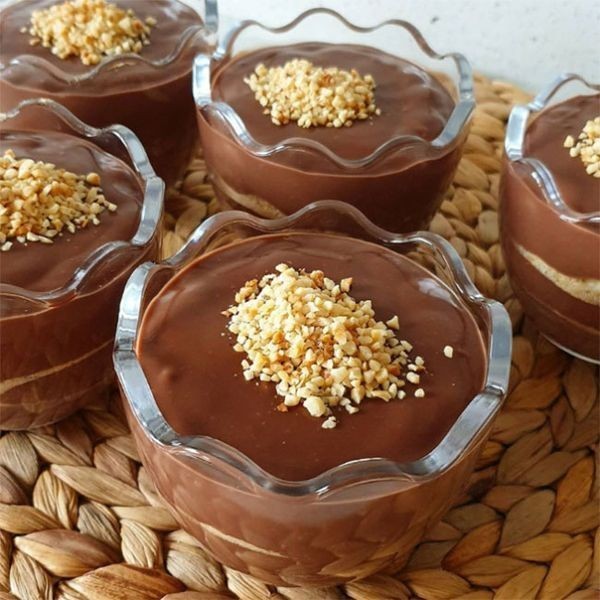 Puding iyi hoş da soğuyunca üzerinde kalıplaşan o katmanını sevmiyorum.