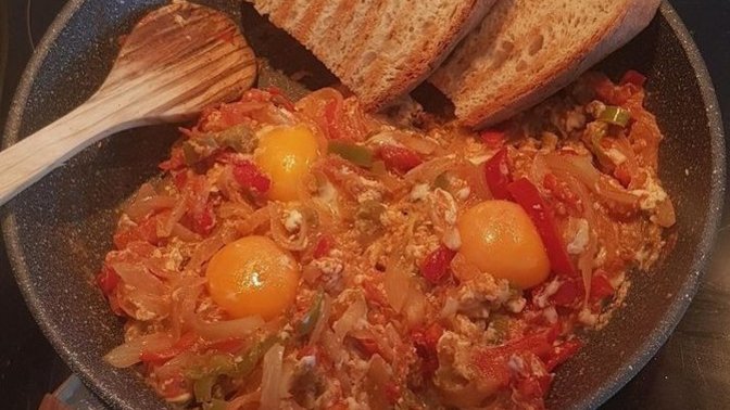 Menemen soğanlı mı olur, soğansız mı?