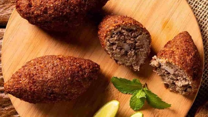 Bir hırsız girdiği ev yemekleri dükkanında içli köfte pişirip yedi. Hiçbir şey almadan iş yerinden ayrıldı. İçli köfte sever misin?