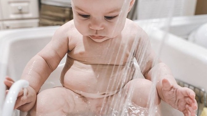 Banyo keyfi bebekler için aktivite alanı olabilir mi?