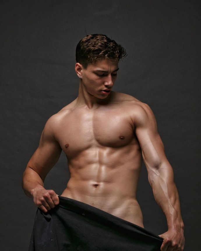 Birçok kızın beğendiği bu Bulgaristanlı TikTok, Instagram ve OnlyFans fenomeni nasıl?