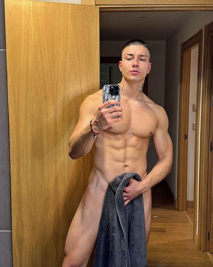 Birçok kızın beğendiği bu Bulgaristanlı TikTok, Instagram ve OnlyFans fenomeni nasıl?