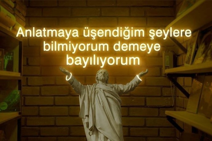 Anlatmaktan sıkıldığın bir şeyi anlatmaya üşendiğin oluyor mu?