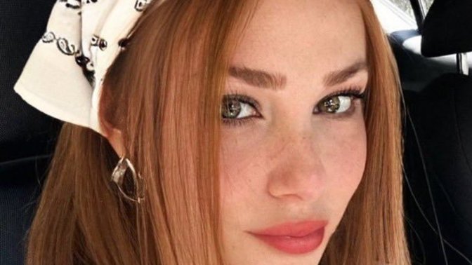 Elçin Sangu tam bir afet değil mi?