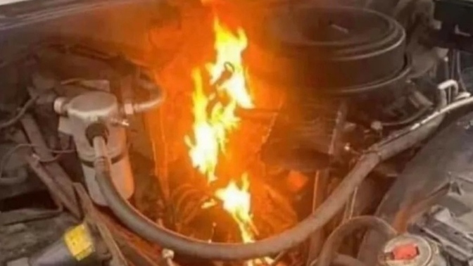 Ne göz varmış sizde bugün arabamla müzik eşliğinde giderken hafif yoldan saptı, şimdide sarı ışık çıkıyor ne bu bilen var mı 🤭?