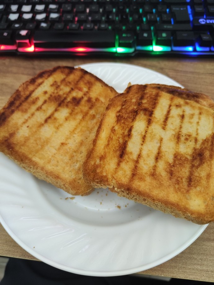 Bu saatte 2 dilimcik tost yesem bir şey olur mu?