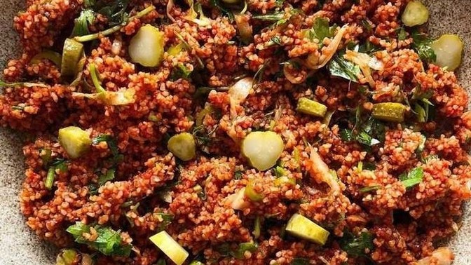 Kısıra salatalık mı, kornişon turşu mu daha çok yakışıyor?