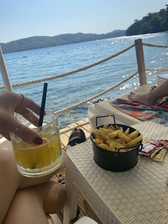 Güzel bir üçlü söyler misiniz?