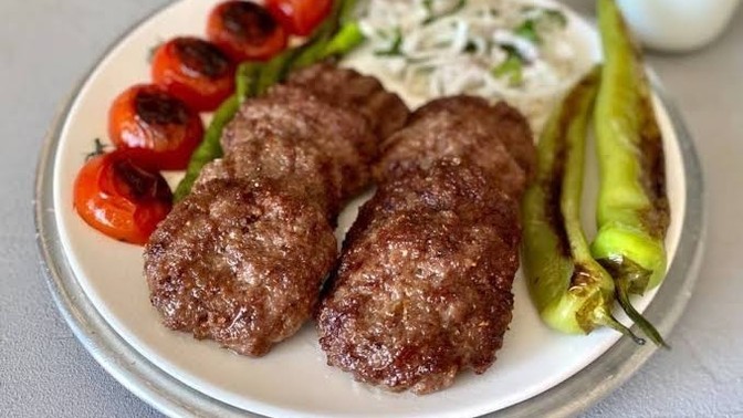 Köftenin yanına içecek ayran mı, Kola mı yakışıyor?