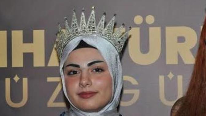 Bu kız yüz güzeli seçilmiş. Sizce yüz güzeli seçilecek kadar güzel mi?
