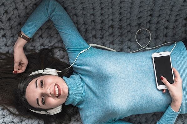 Müzik dinlemek size nasıl hissettiriyor?