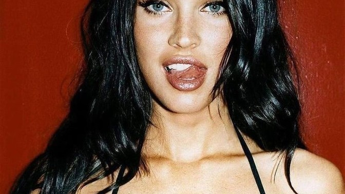 Megan Fox Mu? Adriana Lima Mı?