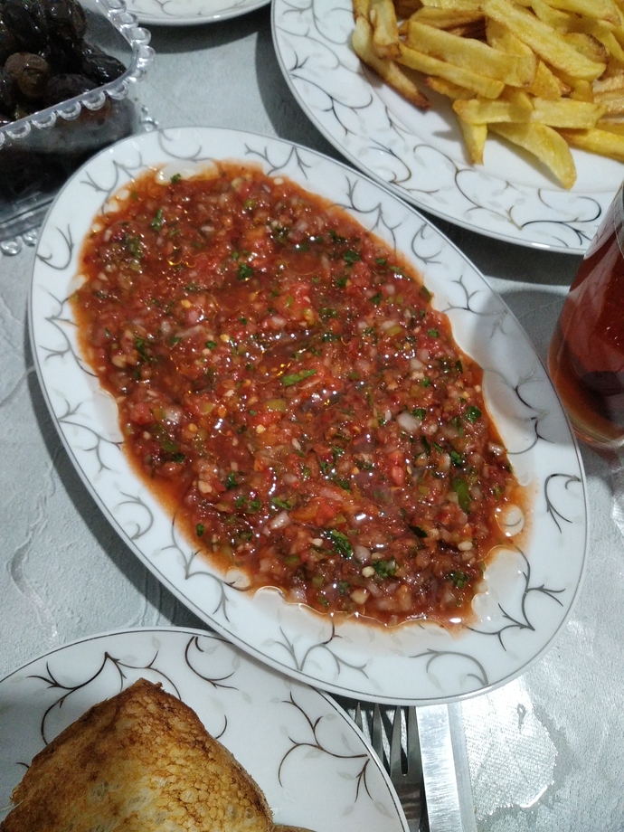 Acılı ezme diyince aklınıza hangi yemekler geliyor?