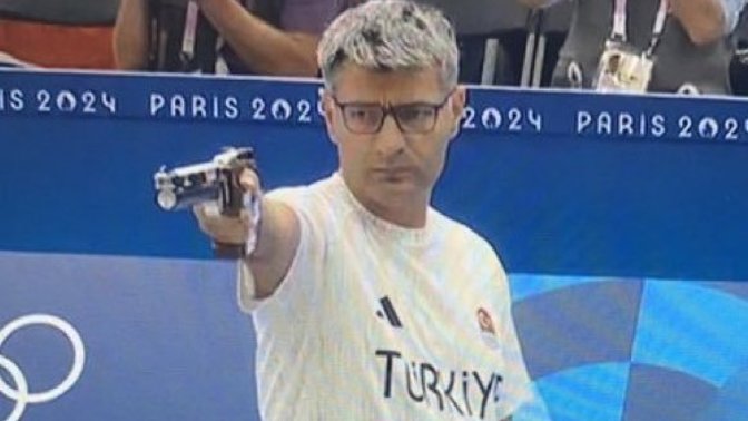 2024 Paris Olimpiyatları'nda havalı tabanca atıcılık sporcumuz Yusuf Dikeç rahatlığıyla gündemde! Tarzını nasıl buldunuz?