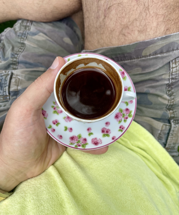 Sizle çapraz takılan çantanın ayırdığı memeler gibiyiz 😂 hepimiz aynı yerde ama ayrı ayrı öyle değil mi?