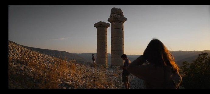 Kuru otlar üstüneyi izlediniz mi, yorumunuz nedir?