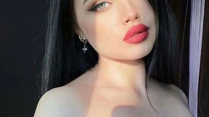 Beyaz tene en çok yakışan saç rengi siyah mıdır?