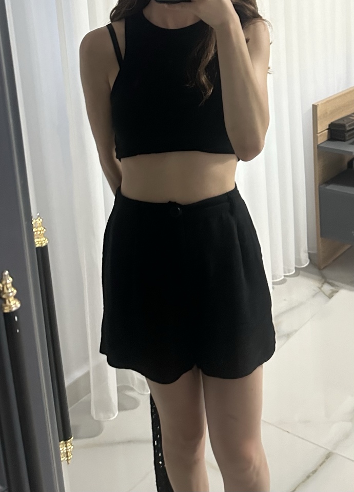 Sizce sade cropla şort daha mi iyi?