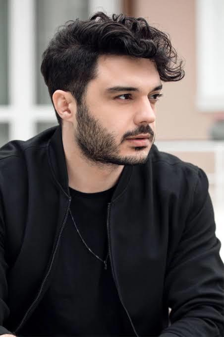 Sitede Dünya Yakışıklılar Gününün hakkını veren kimler var?