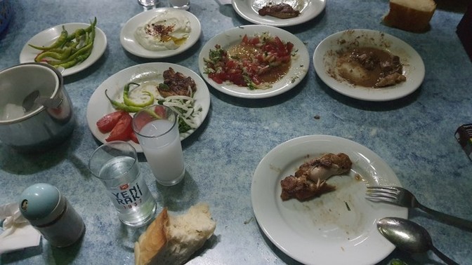 Efkar dağıtırken yanınızda olmasını istediğiniz birileri var mı?