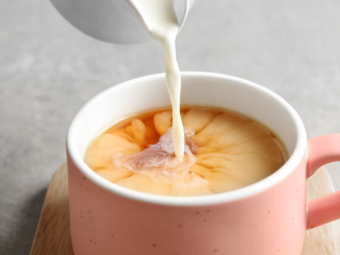 Sütlü çay içeniniz var mı ya da  deneyeniniz tadı nasıl oluyor?