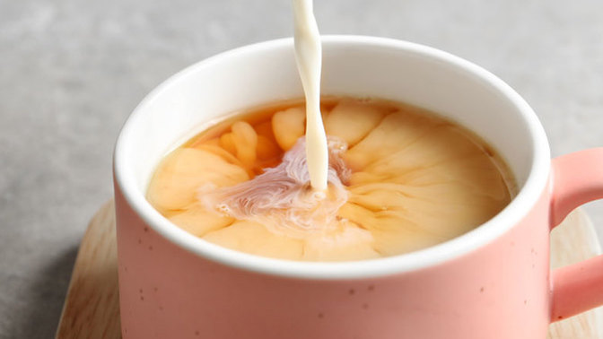 Sütlü çay içeniniz var mı ya da  deneyeniniz tadı nasıl oluyor?