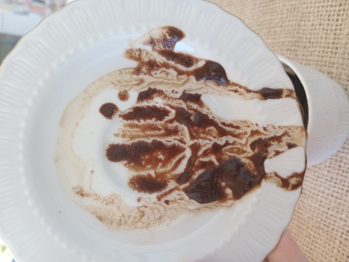 Fal bakmayı bilen var mi?