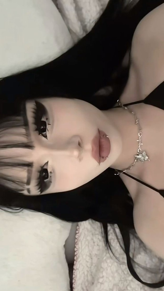 Gotik kızlar hakkında ne düşünüyorsunuz?
