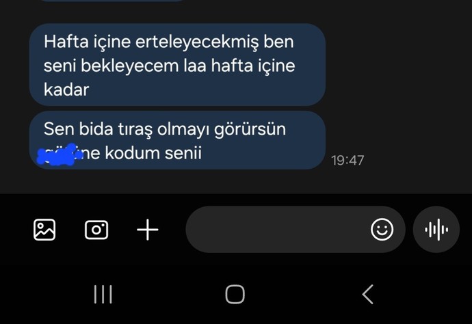 Bi arkadasım berber şaçını traş ediyor banada ayna tutturuyor karşılıgında bedava traş etti şimdide yüzüme vuruyor mesaj detayda?
