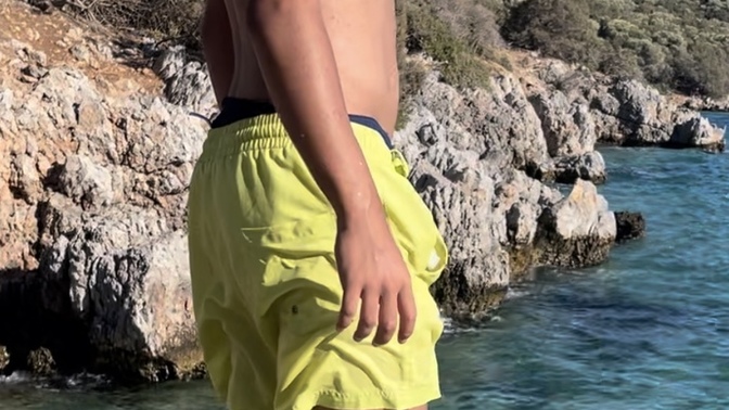 Sizce Dövüşte bu çocuk mu alır bu kızlar mı?