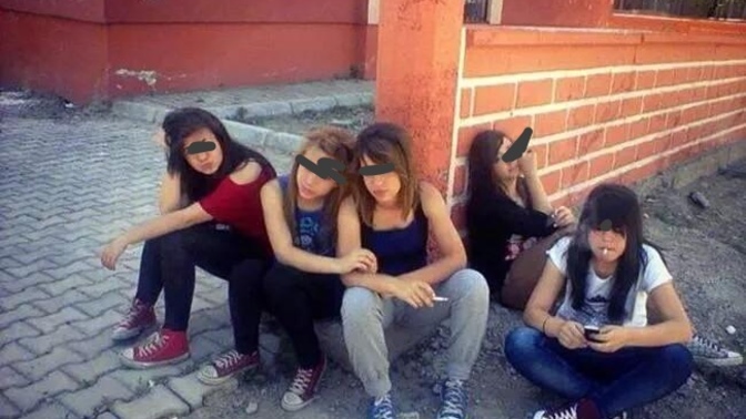 Kadınlar niye hep masum prenses rolü yapıp, erkekleri sapık, abaza.. vs diye değersizleştirirler?