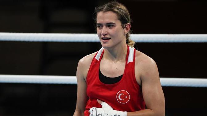 Milli boksörümüz Esra Yıldız, yarı finale yükseldi! Kendisine destek mesajınız nedir?