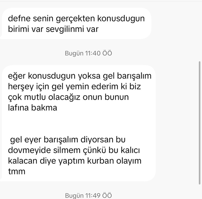 Pişman olduğu için mi yoksa kolunda dövme olduğu için mi sizce?