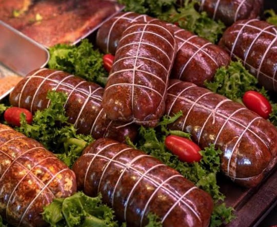 Kilolu kadınlar crop giyince neden insanlar aşağılar?