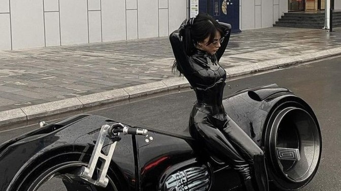Motor süren kadınlar her zaman fit ve güzel olmak ile mi hükümlüdür?