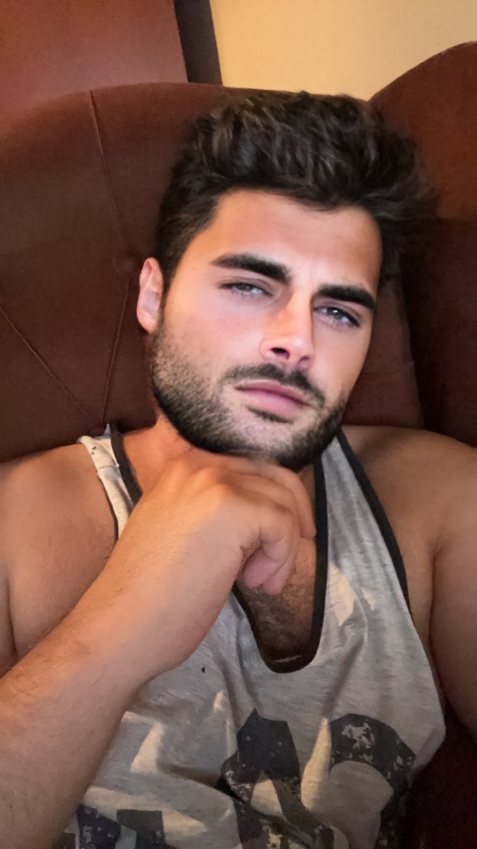 Konuşmayı çok sevmeyen kızdan olur mu🥲?