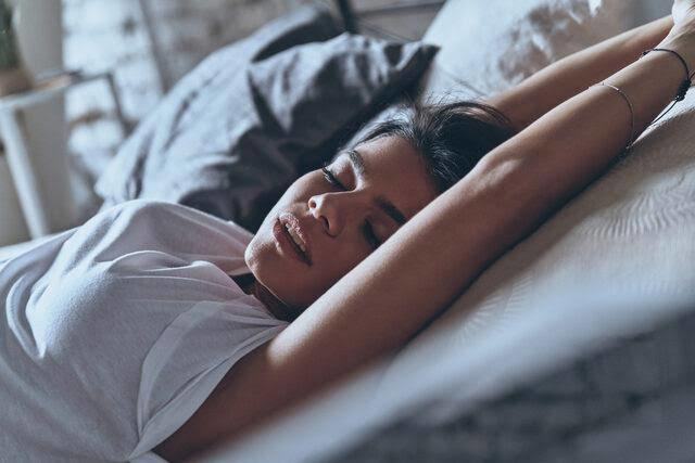 Bu sabah rüyamda birisi beni fena halde etkileyerek uyandırdı ama sevişme yarıda kaldı acaba bu rüyayı neden görmüş olabilirim?