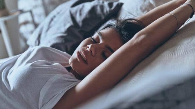 Bu sabah rüyamda birisi beni fena halde etkileyerek uyandırdı ama sevişme yarıda kaldı acaba bu rüyayı neden görmüş olabilirim?
