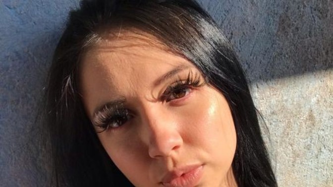 Çok büyük kirpikler itici mi?