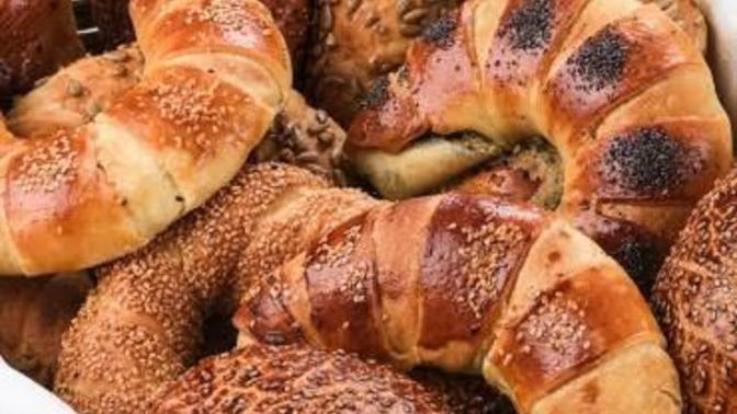 Çayın yanında açma mı güzel gider simit mi?