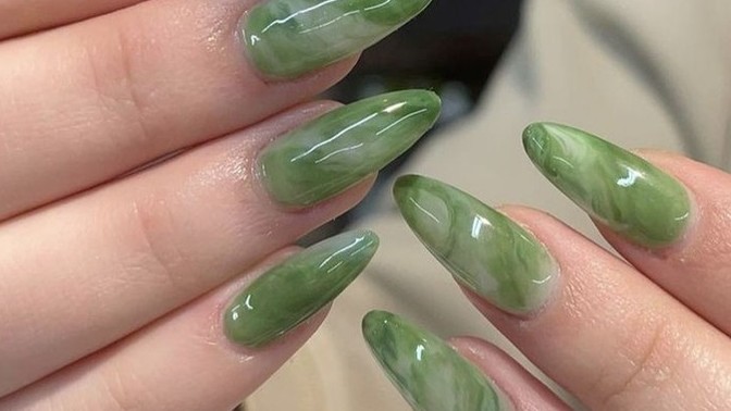 Nail art mı, düz renk oje mi?