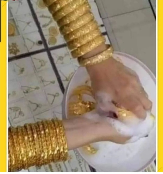 Misafirler gitti.. bulaşıkları yıkayayım bari🤭🤭 kollarımda bi ağırlık var sizce neden olabilir?🤭🤭?