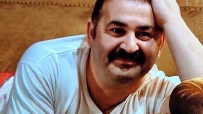 Kararsızım, uyuyup rüyada mı görsem, uyumayıp hayalini mi kursam?